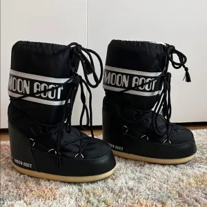 Black Moon Boots, US 13.5-2.5 (EU 31-44)