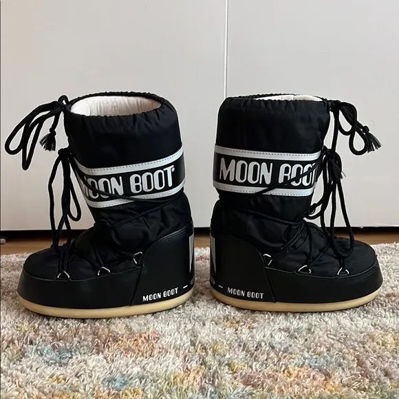 Black Moon Boots, US 13.5-2.5 (EU 31-44)