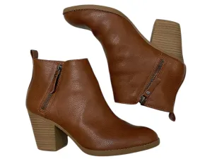 Boots Ankle Heels By Universal Thread  Size: 8.5