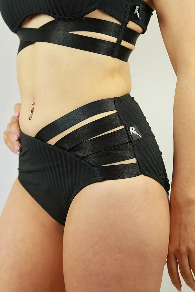Crystal V Mid Waist Short - Black