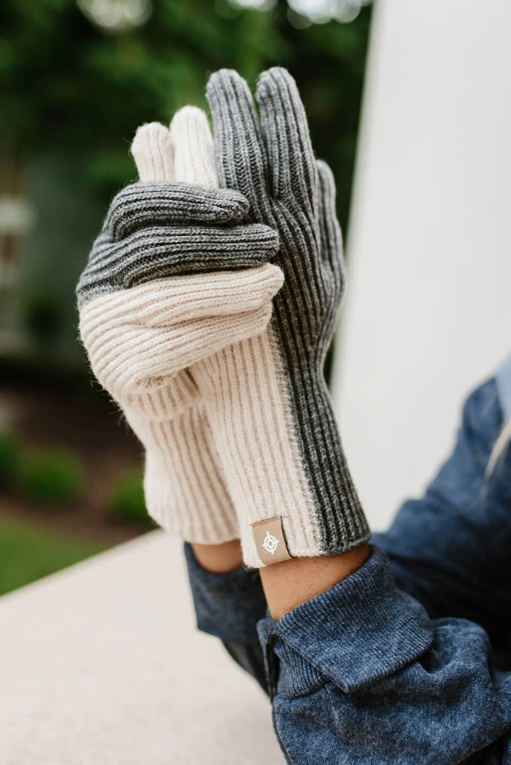 Gray Color Block Knitted Touch Screen Gloves