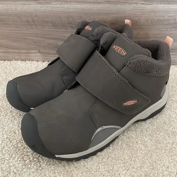 KEEN NWT little girl size 1 Kootenay III gray and pink winter boots.