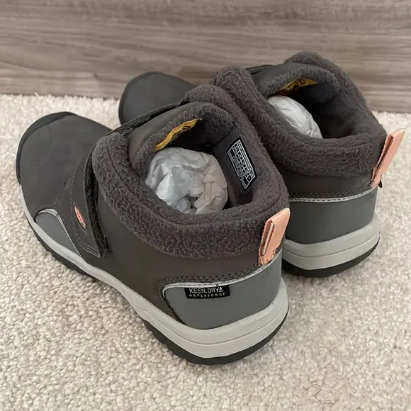 KEEN NWT little girl size 1 Kootenay III gray and pink winter boots.