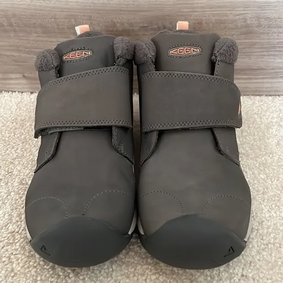 KEEN NWT little girl size 1 Kootenay III gray and pink winter boots.