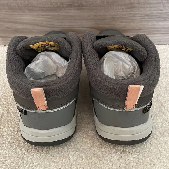 KEEN NWT little girl size 1 Kootenay III gray and pink winter boots.