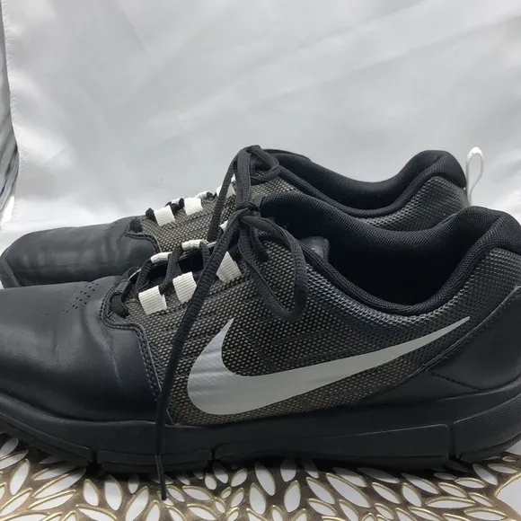 Men’s Nike Golf Shoes Black with Silver Swish Size 9.5