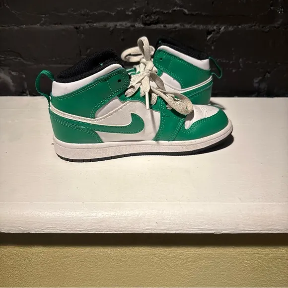 Nike Air Jordan 1 Mid Lucky Green White Sneakers DQ8424-301 Kids Size 13.5C
