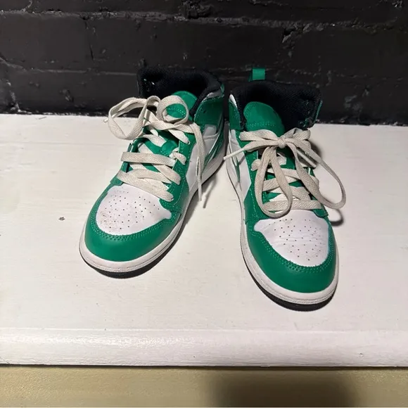 Nike Air Jordan 1 Mid Lucky Green White Sneakers DQ8424-301 Kids Size 13.5C