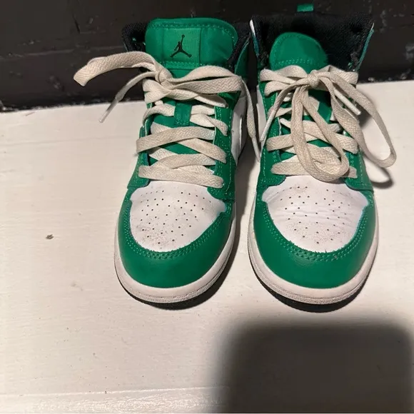 Nike Air Jordan 1 Mid Lucky Green White Sneakers DQ8424-301 Kids Size 13.5C