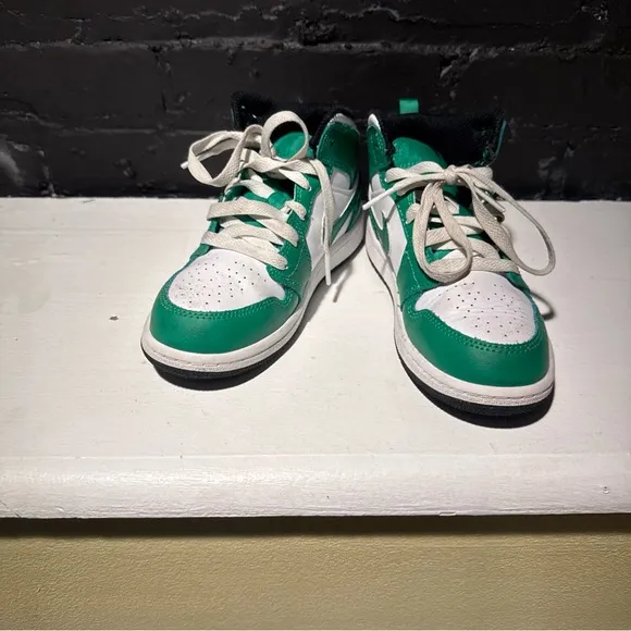 Nike Air Jordan 1 Mid Lucky Green White Sneakers DQ8424-301 Kids Size 13.5C
