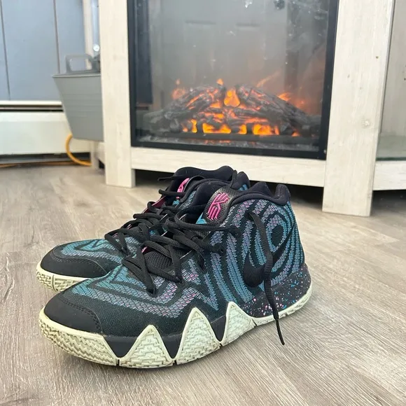 Nike Kyrie 4 Basketball Sneakers Youth Size 7