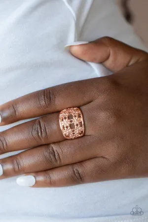 Paparazzi " Crazy About Daisies " Rose Gold Metal Multi Flower Floral Elastic Back Ring