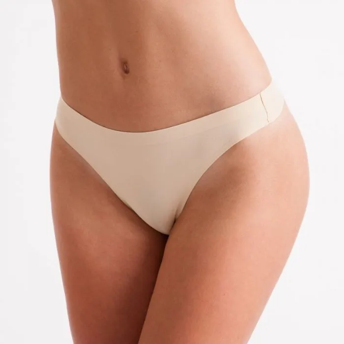 Silky Dance: Invisible low rise thong