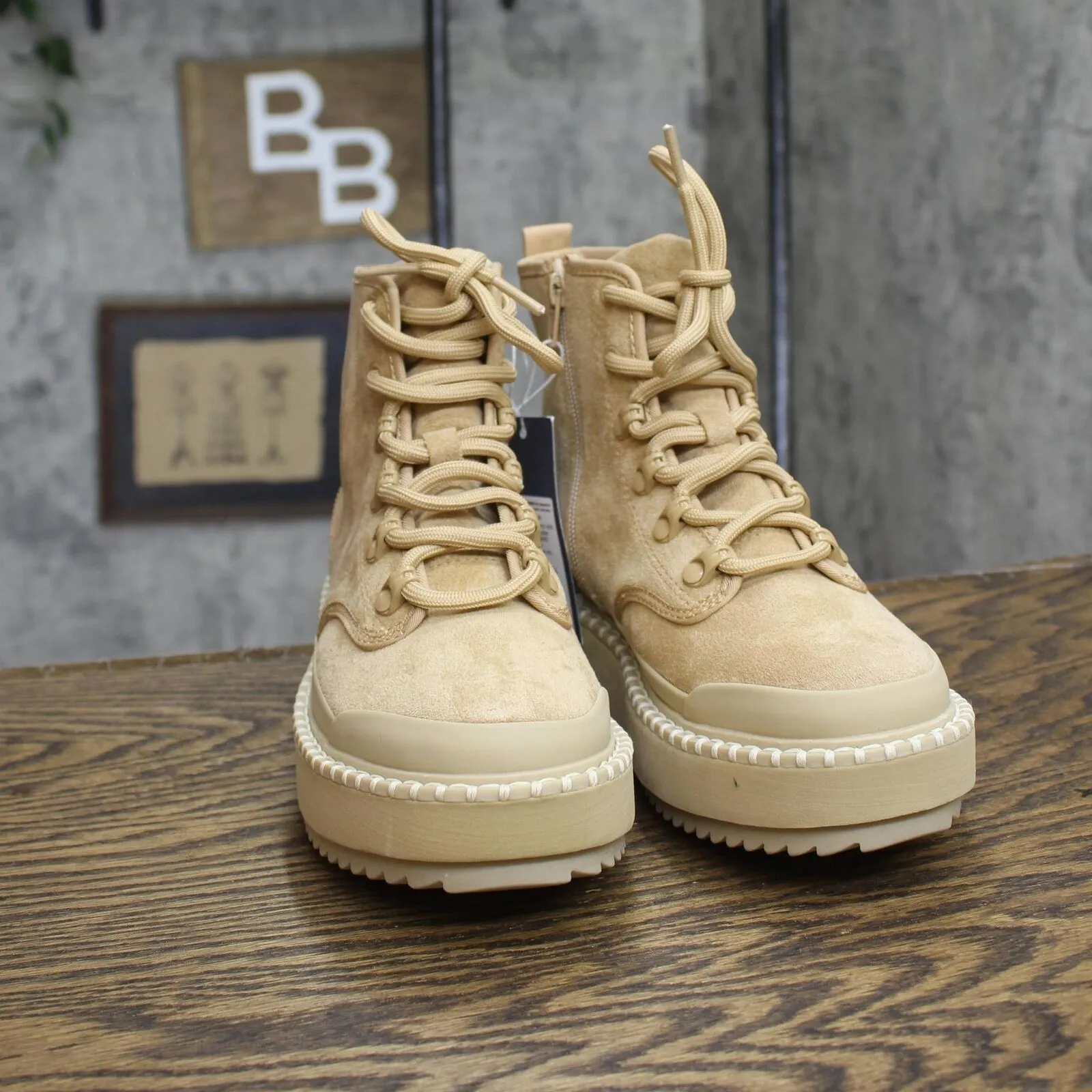 Universal Thread Kayson Winter Boots with Memory Foam Insole Beige Brown 5.5M