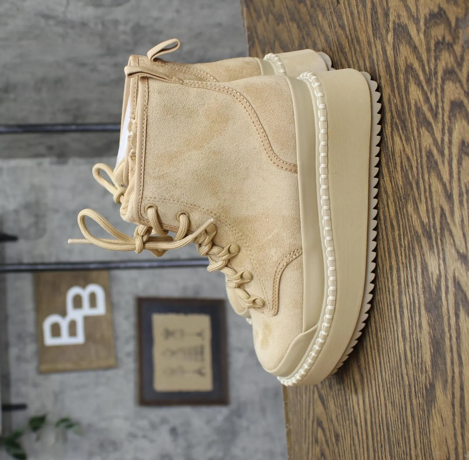 Universal Thread Kayson Winter Boots with Memory Foam Insole Beige Brown 5.5M