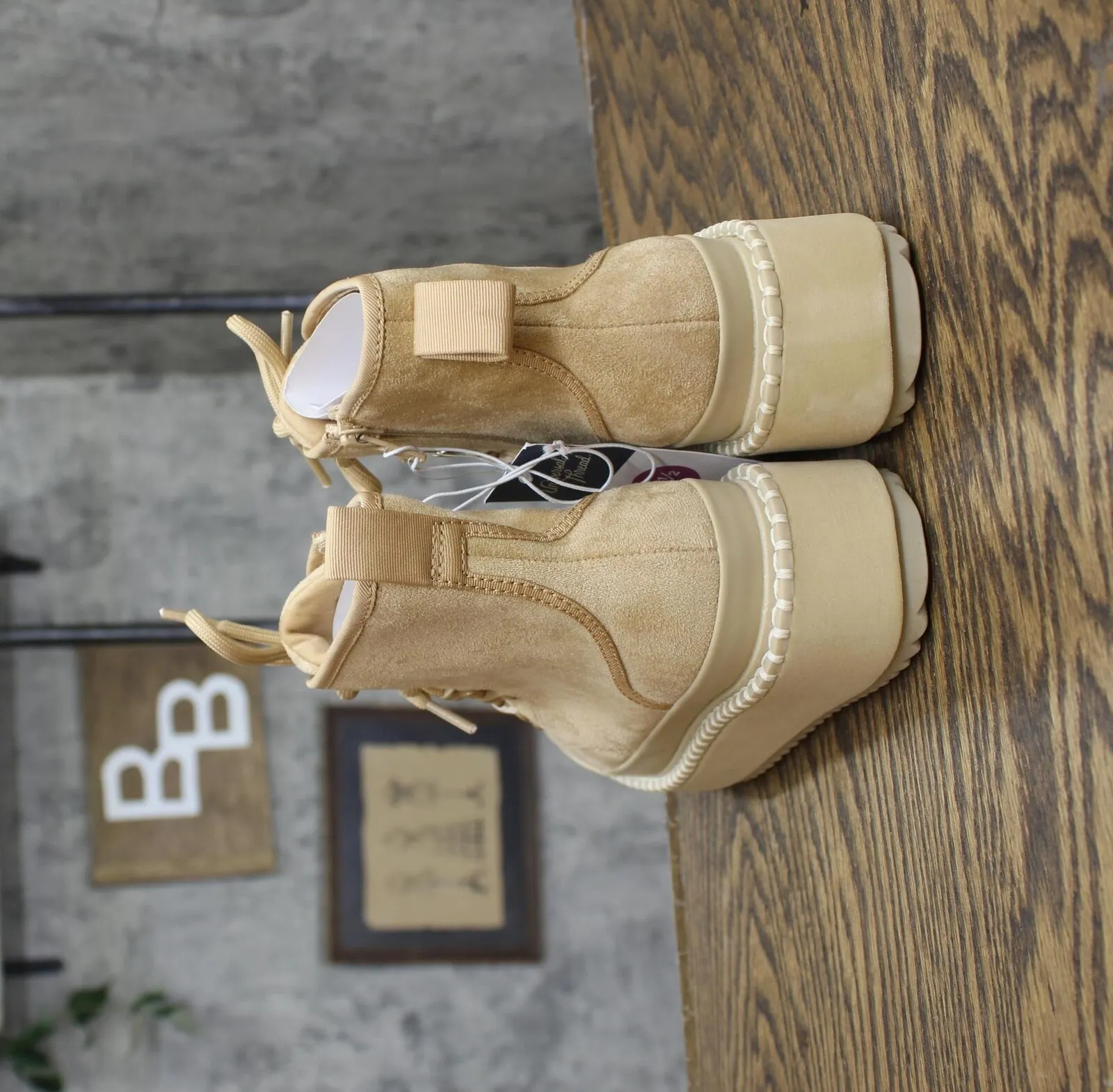 Universal Thread Kayson Winter Boots with Memory Foam Insole Beige Brown 5.5M
