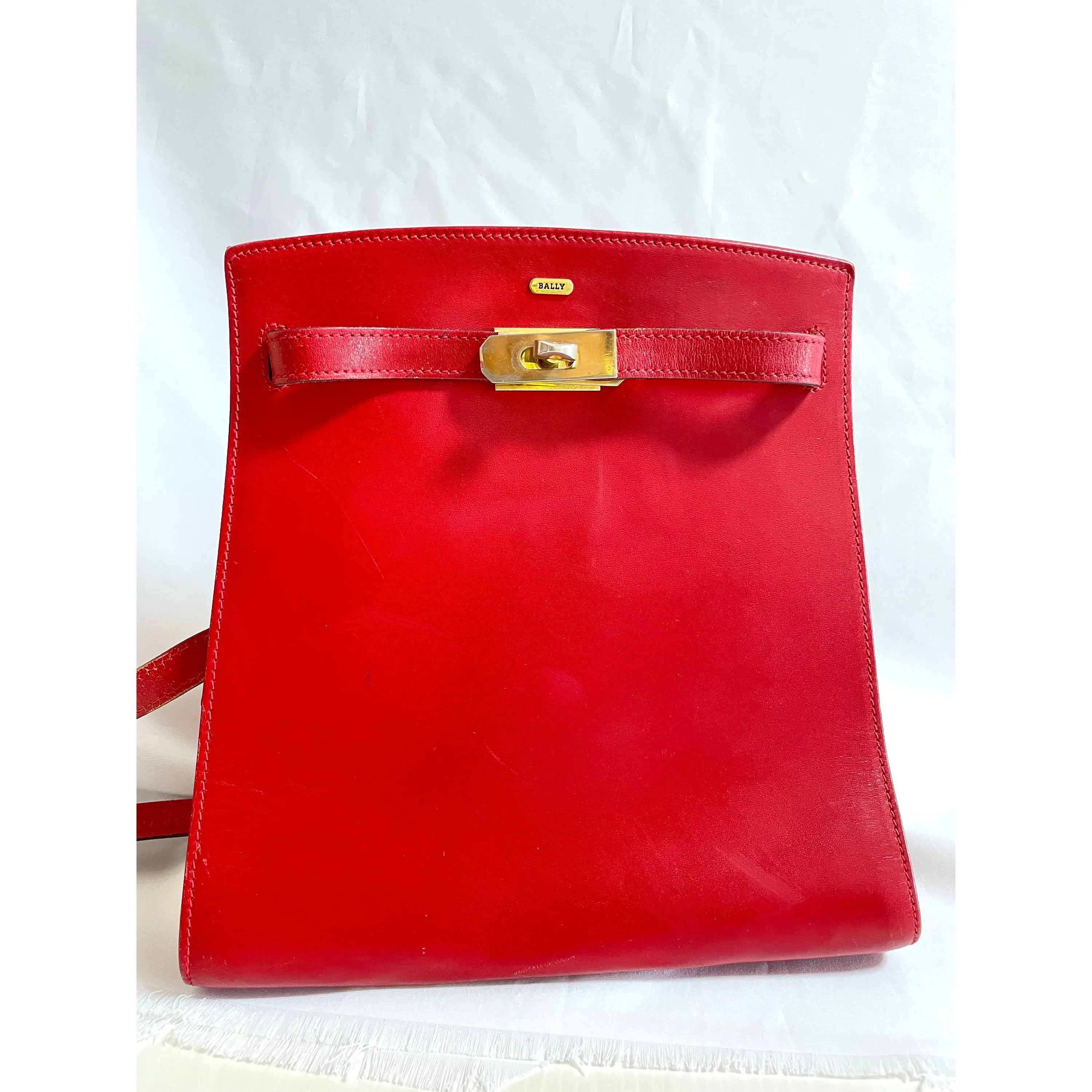 Vintage BALLY genuine red leather kelly ado sport style shoulder bag purse with gold tone hardware and logo charm. 051002ya1