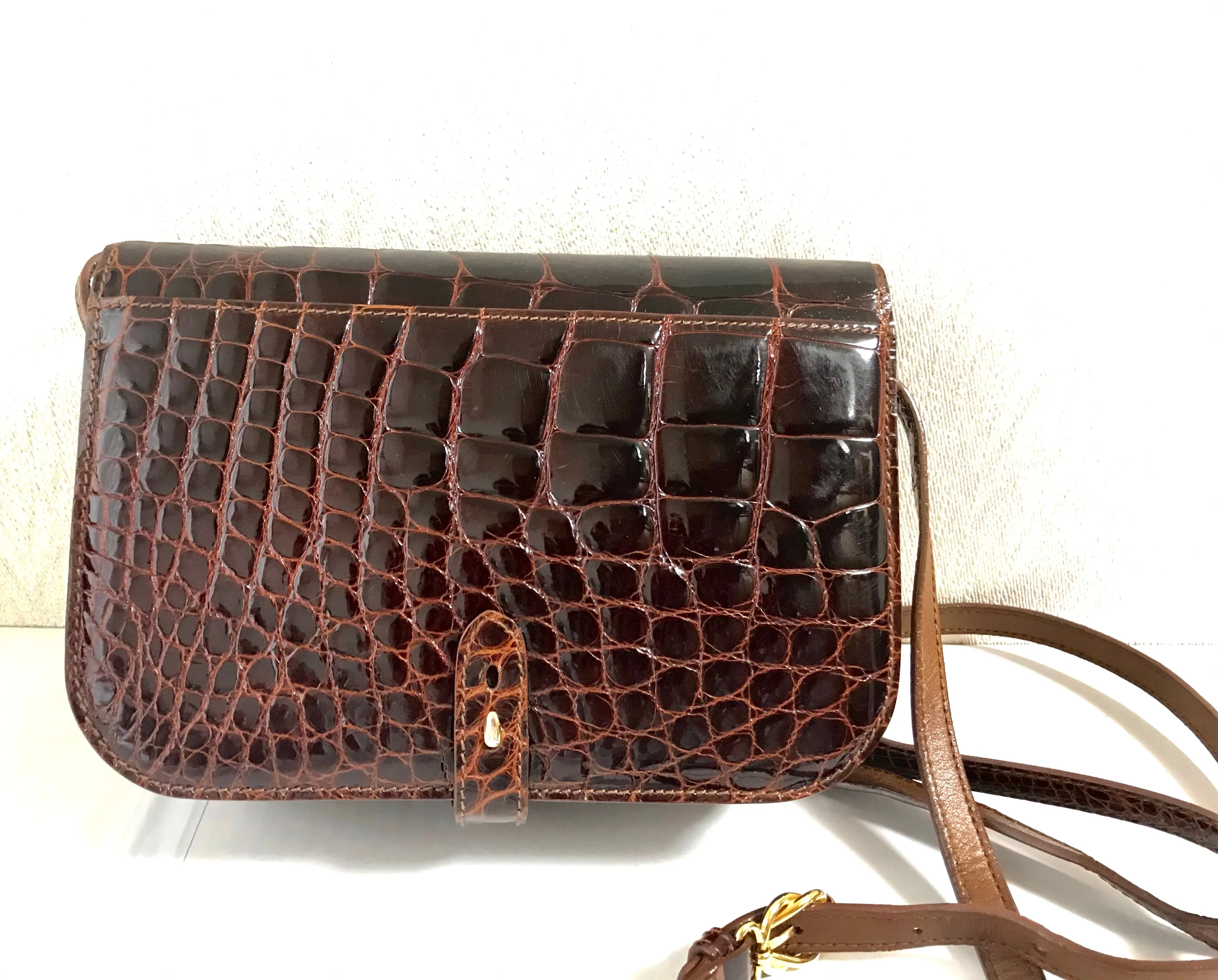 Vintage GUCCI brown crocodile leather shoulder bag with GG mark. Unisex. Rare masterpiece.